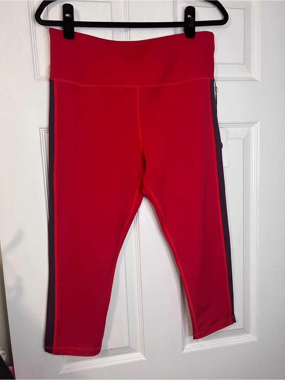 #643 Zyia Active NWT Hi-Rise Capri Leggings Red Royalty Stripe Size 14/16 Plus